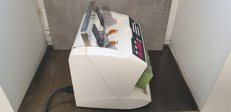 Masina de numarat bani utilizata Glory GFB 800 stare foarte buna, ca noua